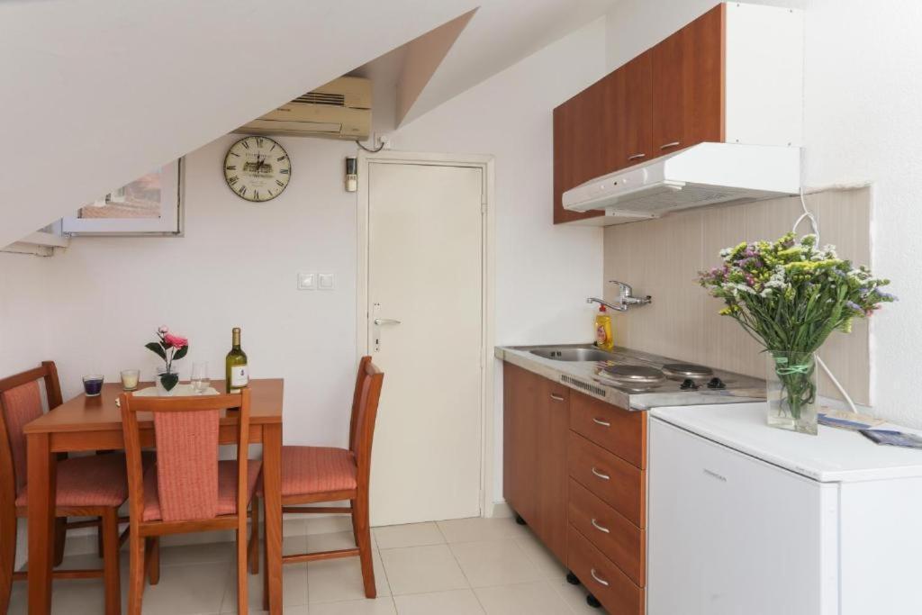City Center Apartment Larica Дубровник Екстериор снимка