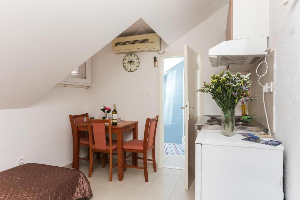 City Center Apartment Larica Дубровник Екстериор снимка