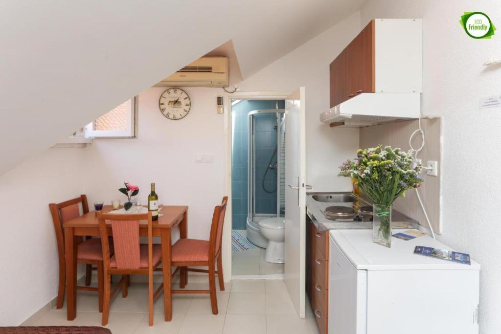 City Center Apartment Larica Дубровник Екстериор снимка