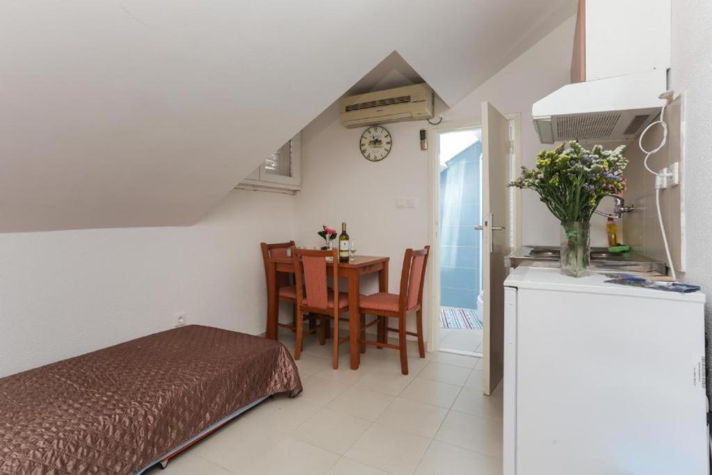 City Center Apartment Larica Дубровник Екстериор снимка